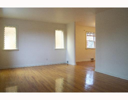 2904 Fernwald Road Pittsburgh, PA 15217 - Photo 3 of 8 Living Room.
