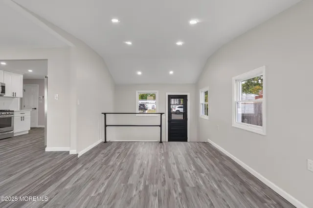 a view of a house with backyard