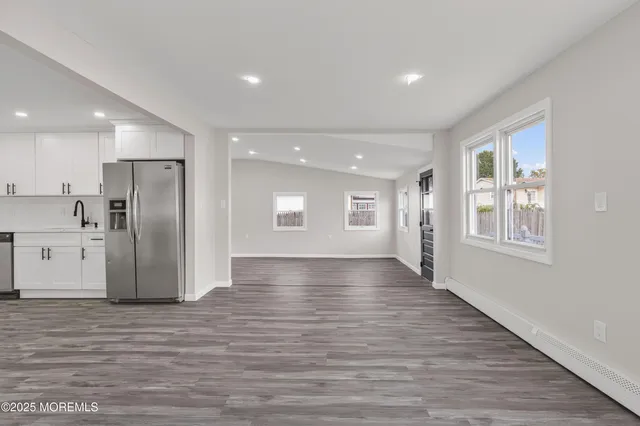 a view of backyard with house and garden