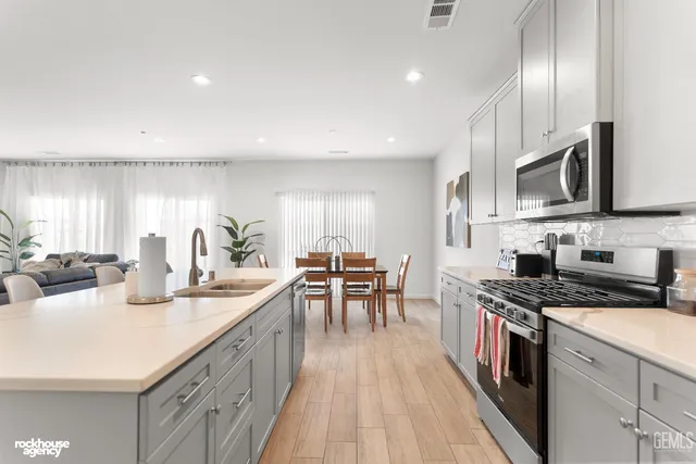 a view of a kitchen and dining room
