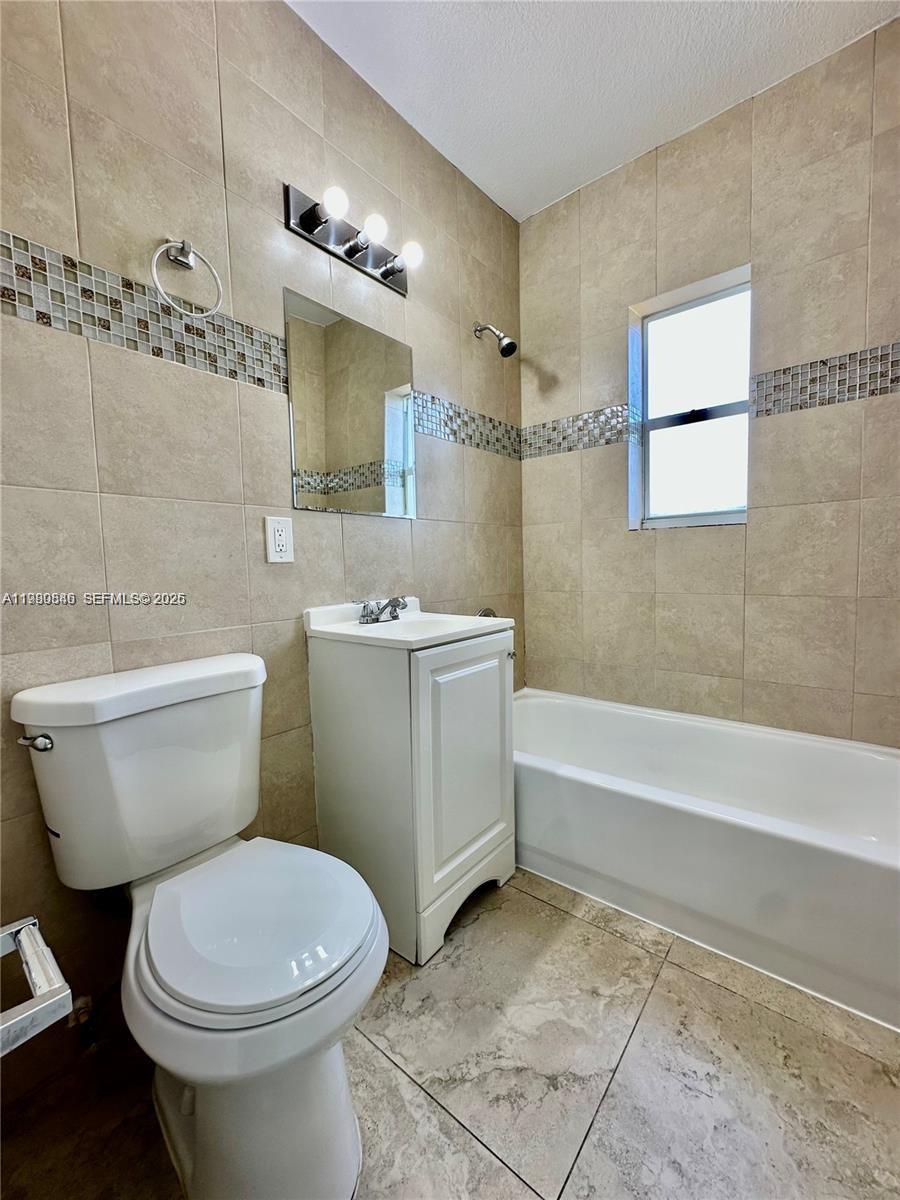 434 Northwest 85th Street Road, Unit 434 Miami, FL 33150 - Photo 21 of 31 a bathroom with a sink a toilet and bathtub