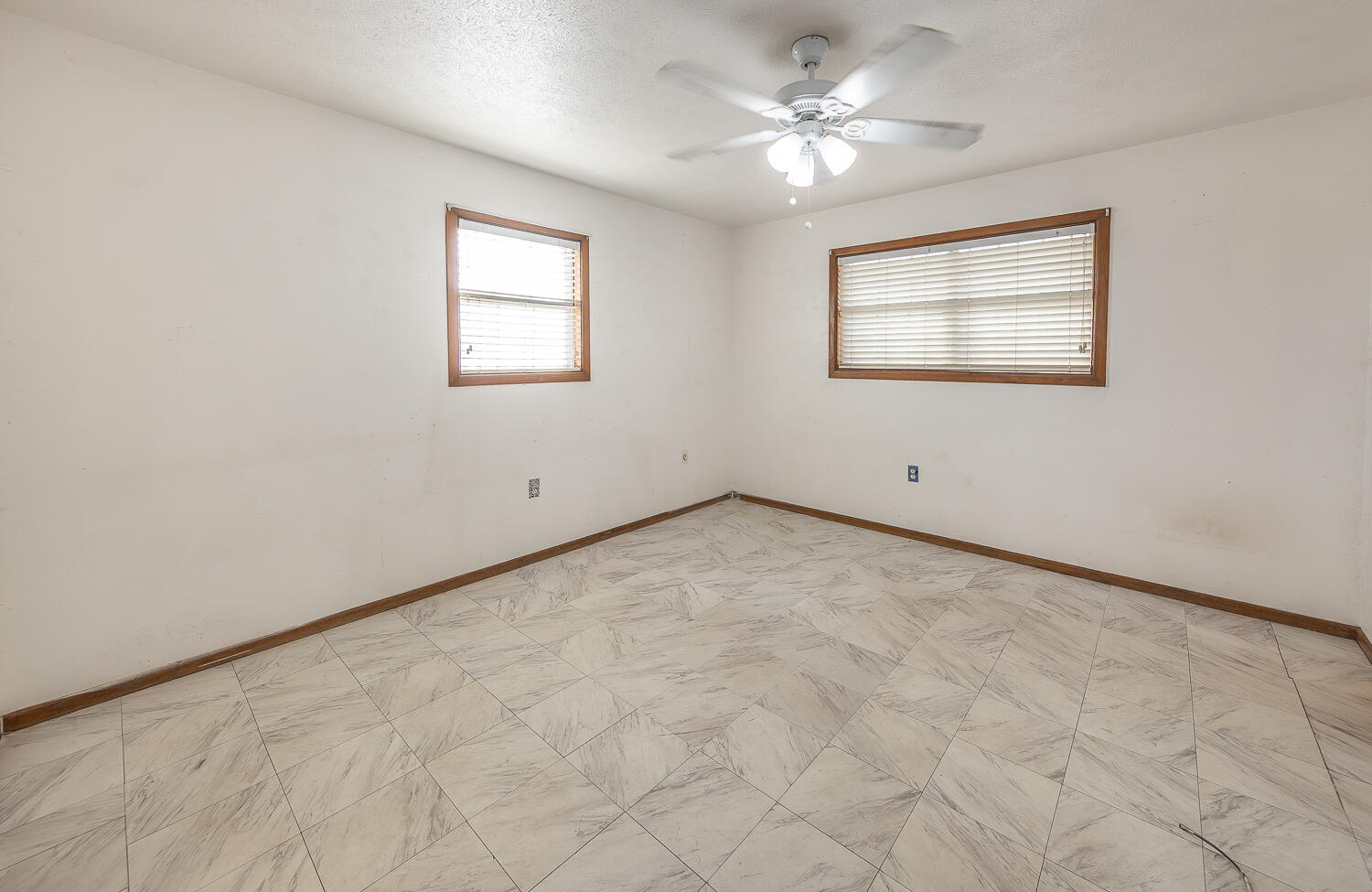 505 Owen Street Lubbock, TX 79403 - Photo 19 of 32 an empty room with windows and fan
