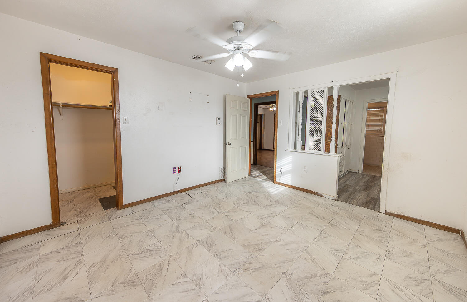 505 Owen Street Lubbock, TX 79403 - Photo 20 of 32 an empty room with closet and a ceiling fan