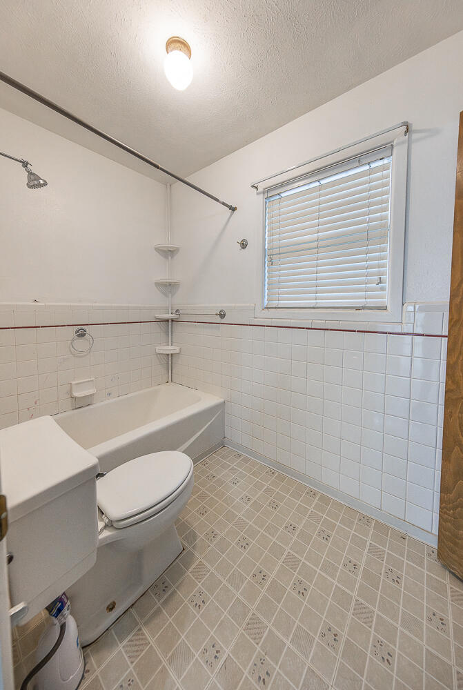 505 Owen Street Lubbock, TX 79403 - Photo 22 of 32 a bathroom with a sink a toilet and shower