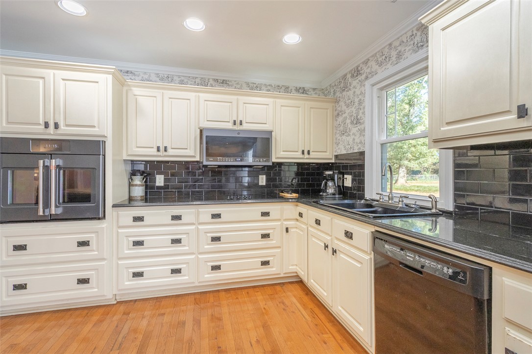 1026 Crestview Road Anderson, SC 29621 - Photo 14 of 41