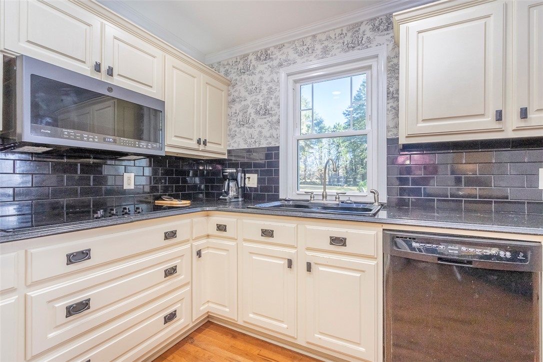 1026 Crestview Road Anderson, SC 29621 - Photo 15 of 41