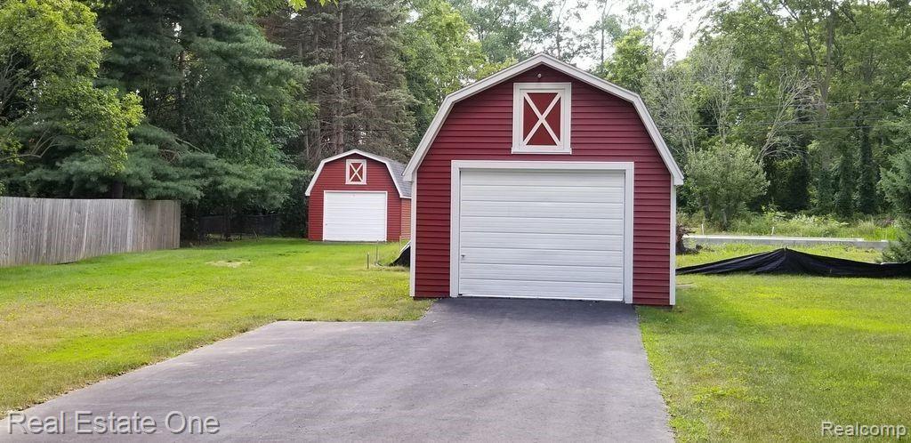 405 West Square Lake Road Troy, MI 48098 - Photo 23 of 24 405 W Sq Lk two additional barns.jpg