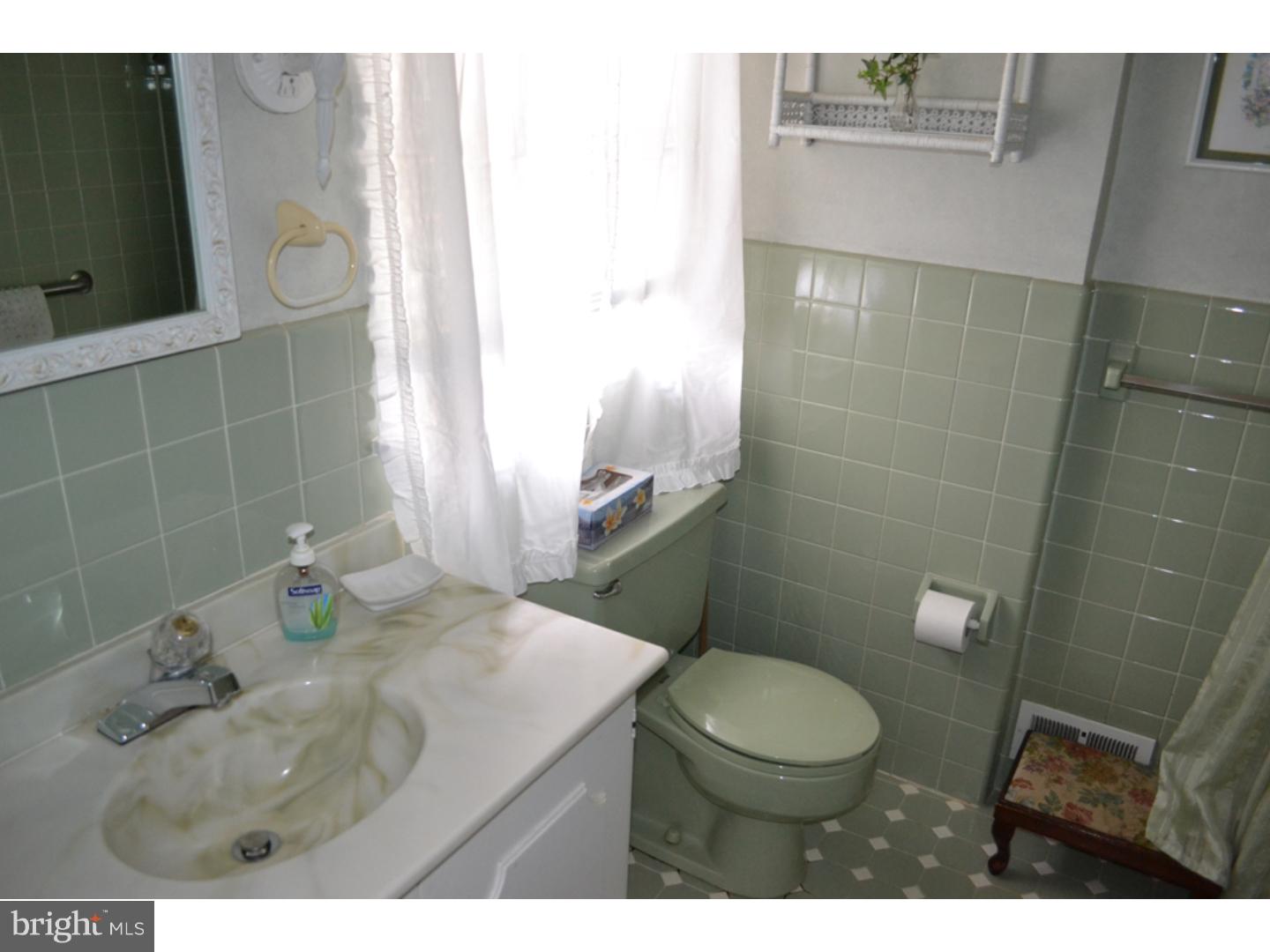 920 Sara Drive Springfield, PA 19064 - Photo 14 of 25 Bathroom