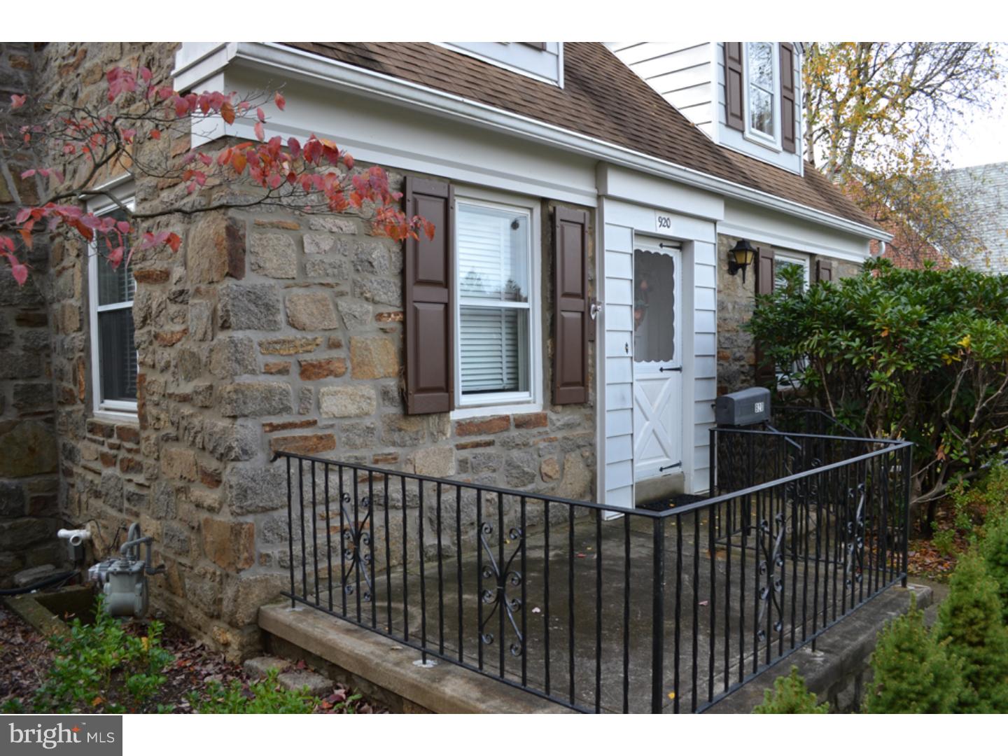 920 Sara Drive Springfield, PA 19064 - Photo 3 of 25 Porch