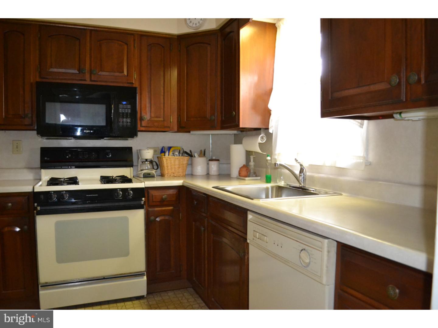 920 Sara Drive Springfield, PA 19064 - Photo 7 of 25 Kitchen