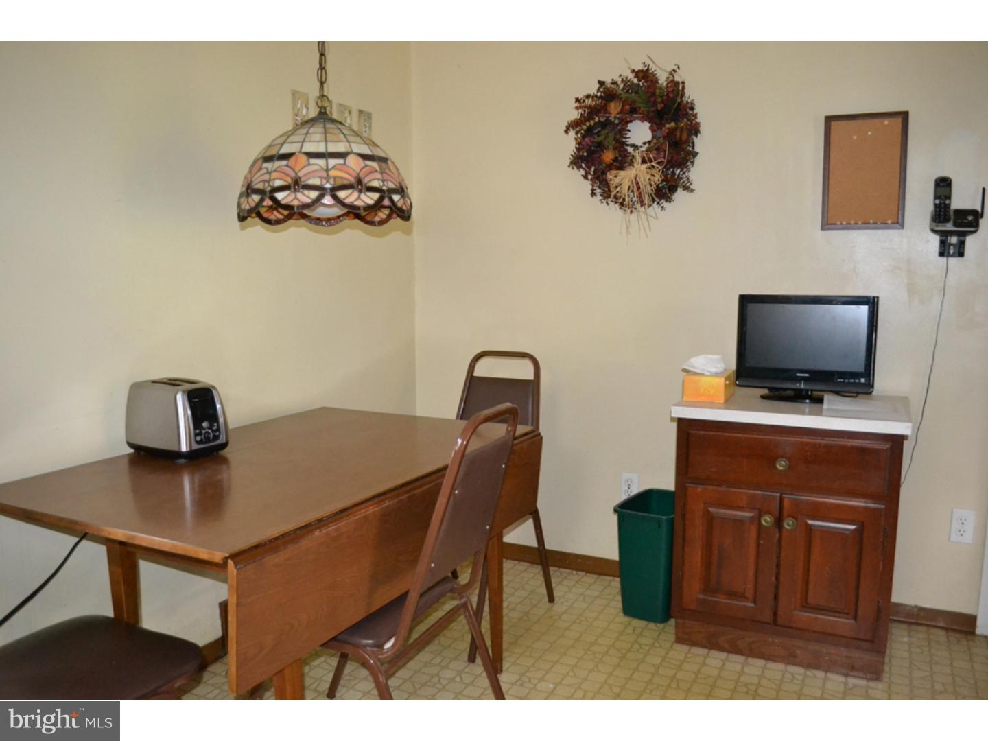 920 Sara Drive Springfield, PA 19064 - Photo 8 of 25 Kitchen