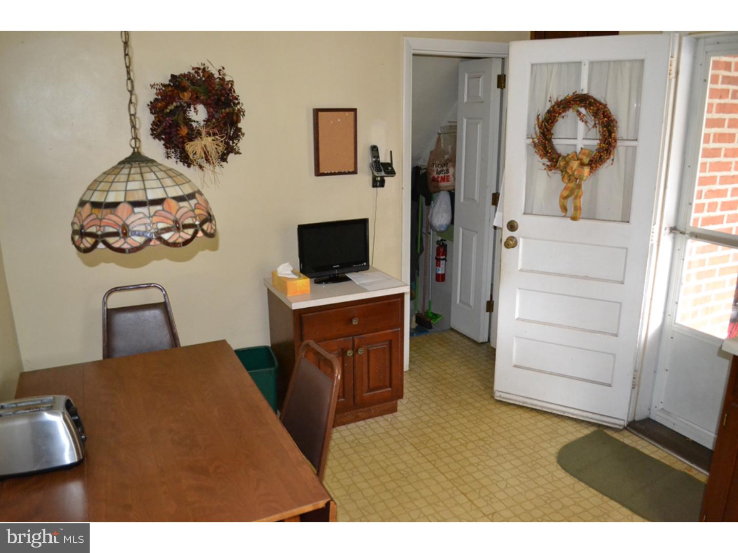 920 Sara Drive Springfield, PA 19064 - Photo 9 of 25 Kitchen