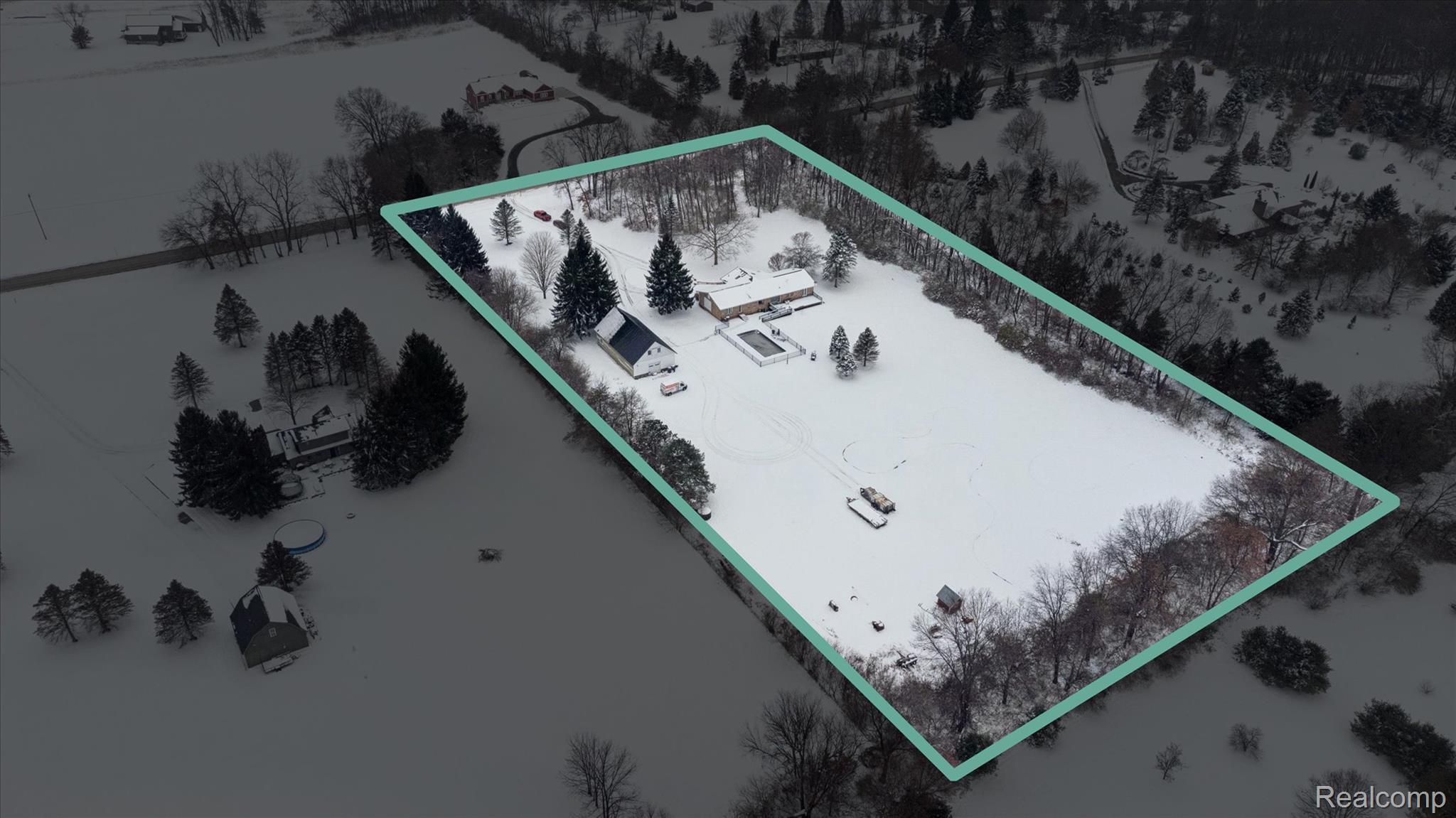 187 Darwin Road Pinckney, MI 48169 - Photo 5 of 71 Aerial view of property's approximate lot lines
