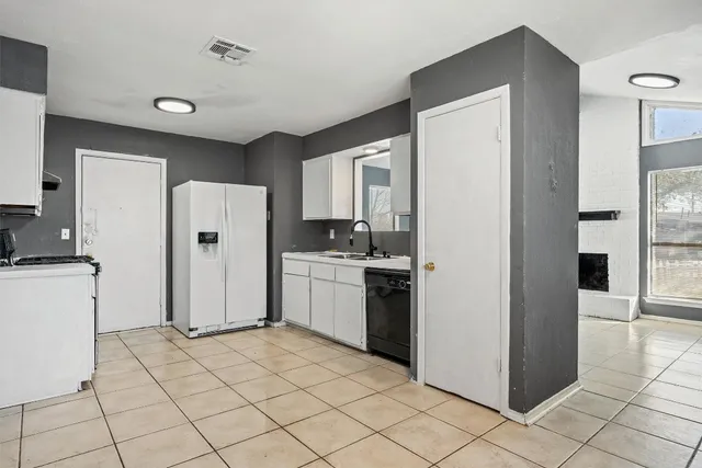 $1,795 | 2102 Lamplight Village Circle, Unit A, Austin, TX 78727