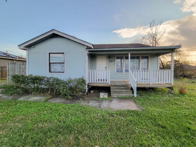$1,300 | 4817 Lawndale Street, La Marque, TX 77568