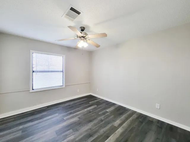 $1,300 | 4817 Lawndale Street, La Marque, TX 77568