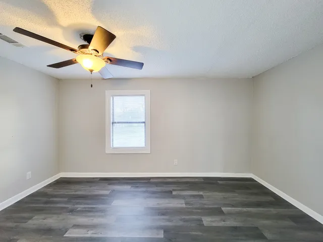 $1,300 | 4817 Lawndale Street, La Marque, TX 77568