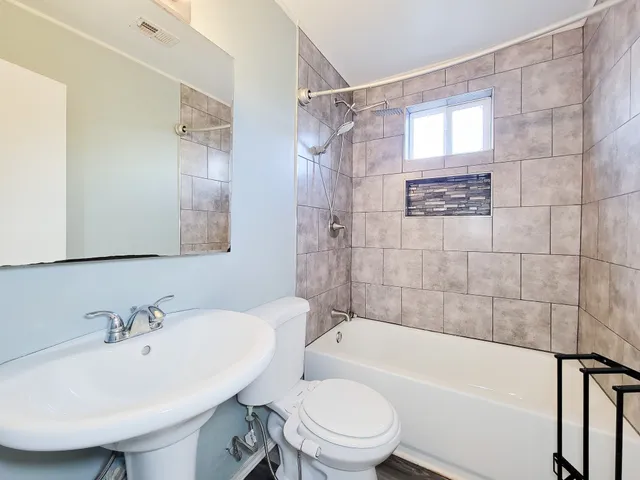 $1,300 | 4817 Lawndale Street, La Marque, TX 77568