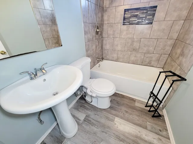 $1,300 | 4817 Lawndale Street, La Marque, TX 77568