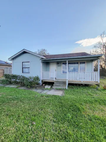 $1,300 | 4817 Lawndale Street, La Marque, TX 77568