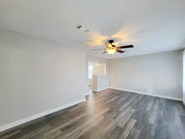 $1,300 | 4817 Lawndale Street, La Marque, TX 77568