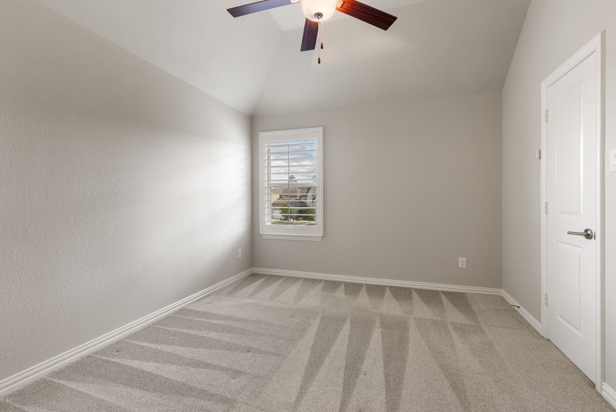 25002 Rosa Aurora Way Spring, TX 77389 - Photo 31 of 38 Spacious upstairs bedroom with en-suite.