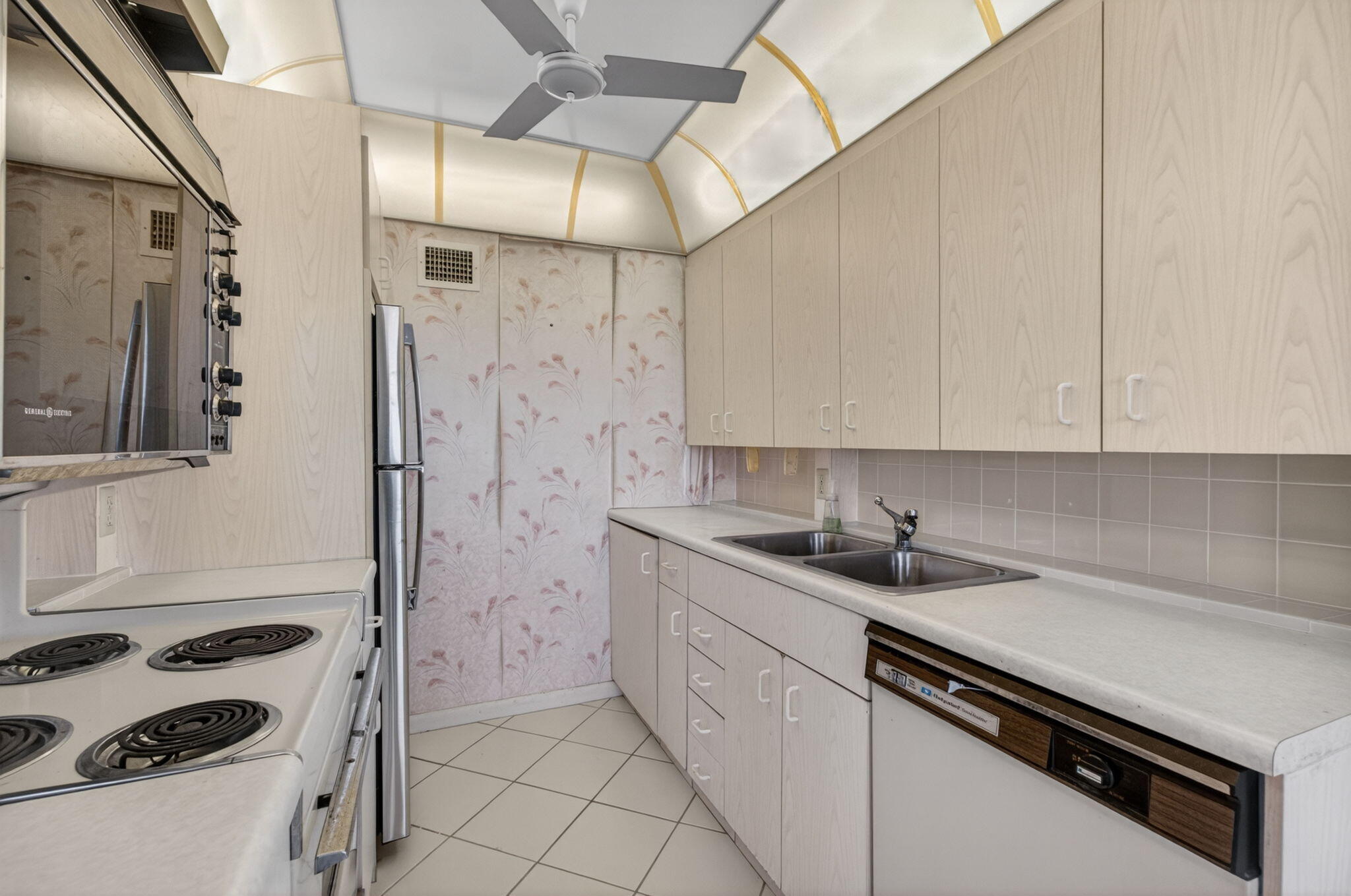 4059 Guildford East Boca Raton, FL 33434 - Photo 19 of 101 22-web-or-mls-DSC_7970