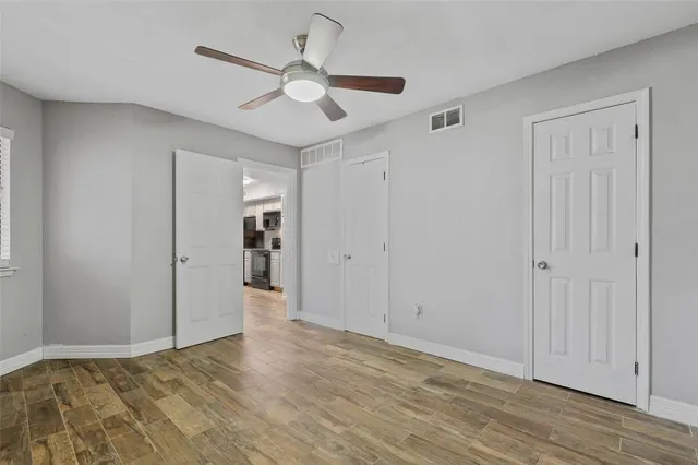 a view of a livingroom with a ceiling fan & a ceiling fan