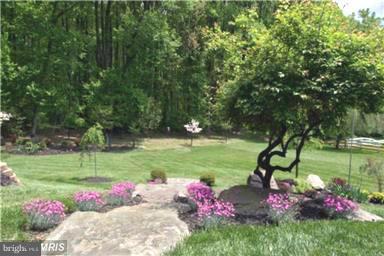 16511 York Road Monkton, MD 21111 - Photo 6 of 30 a garden view with a seating space