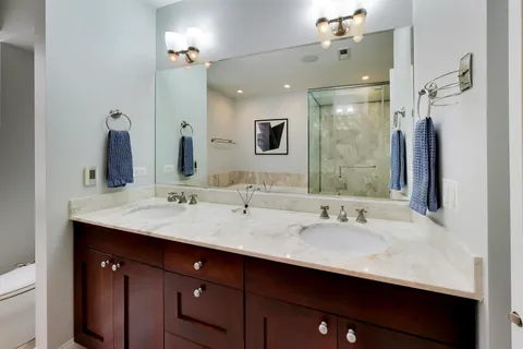 $699,000 | 844 West Roscoe Street, Unit 2E, Chicago, IL 60657