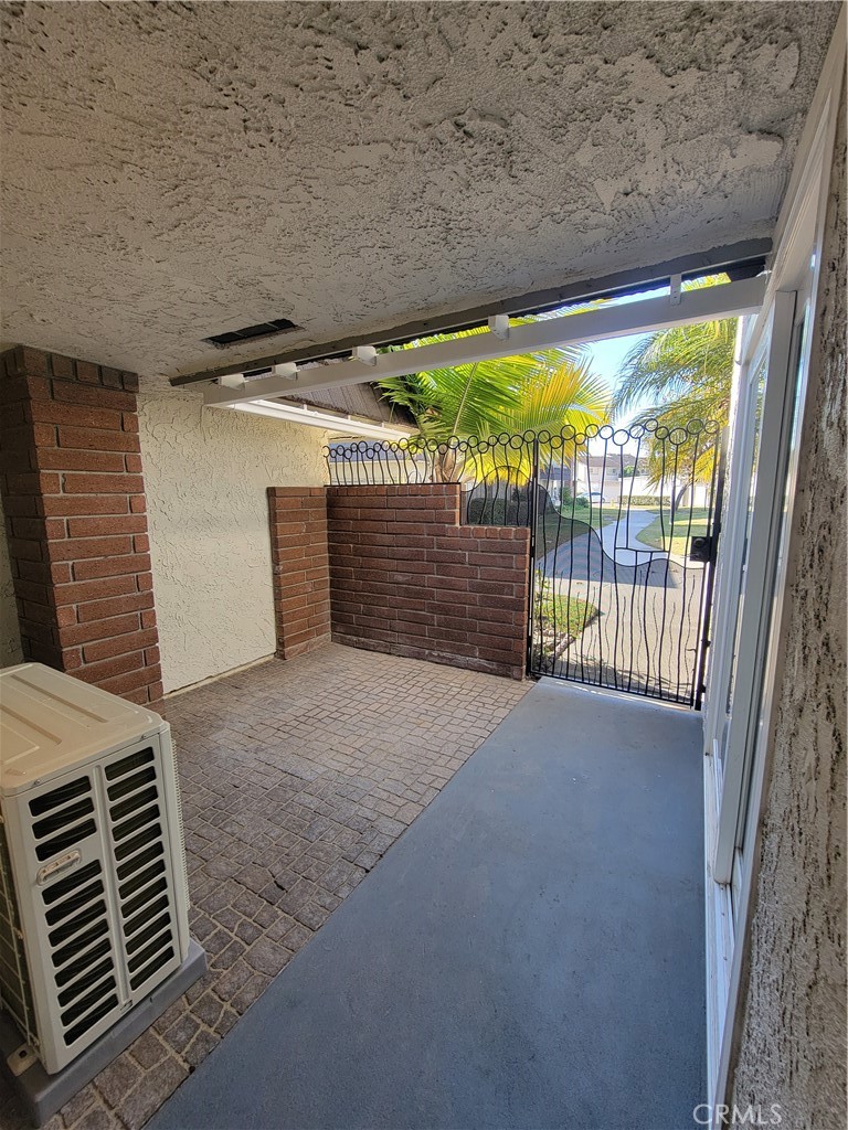 14325 Blackpool Road Westminster, CA 92683 - Photo 3 of 28 a view of a indoor basketball court