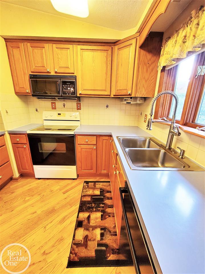 1205 Miller Road Lake Orion, MI 48362 - Photo 23 of 74 50055113-24.JPG
