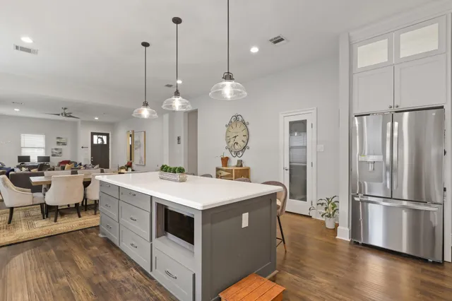 $615,000 | 913 Eleanor Street, Houston, TX 77009