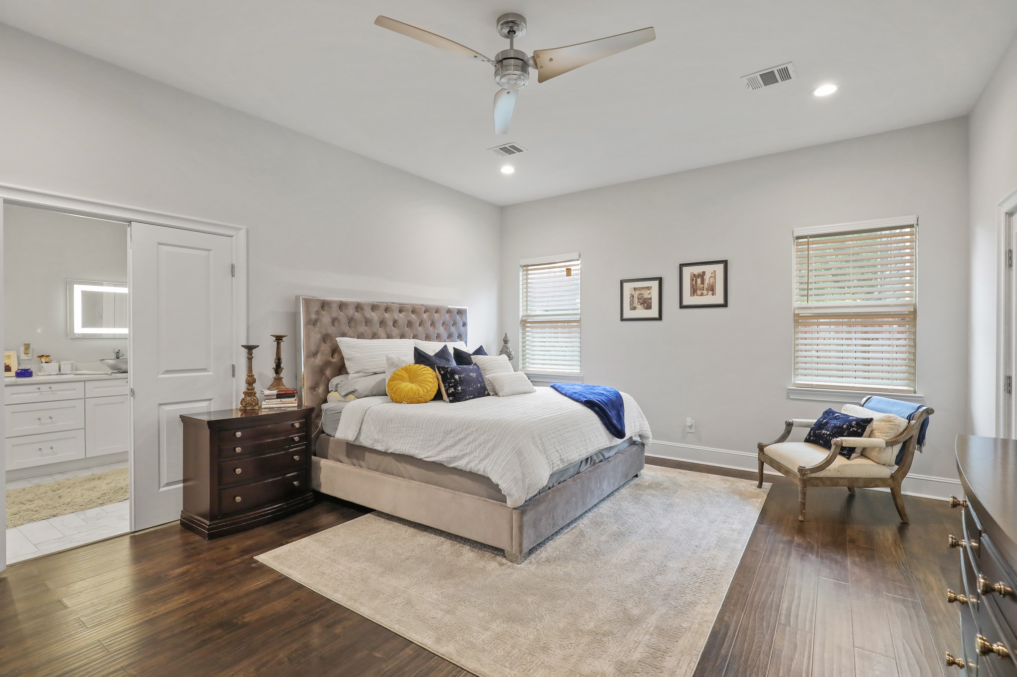 913 Eleanor Street Houston, TX 77009 - Photo 10 of 21 Huge primary bedroom.