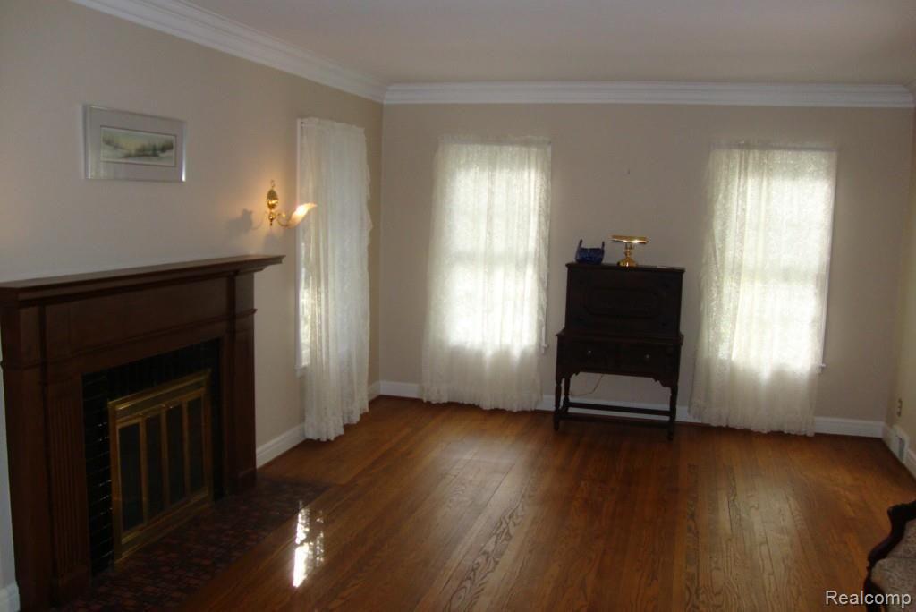 518 Washington Road Grosse Pointe, MI 48230 - Photo 4 of 14 DSC01983.jpg