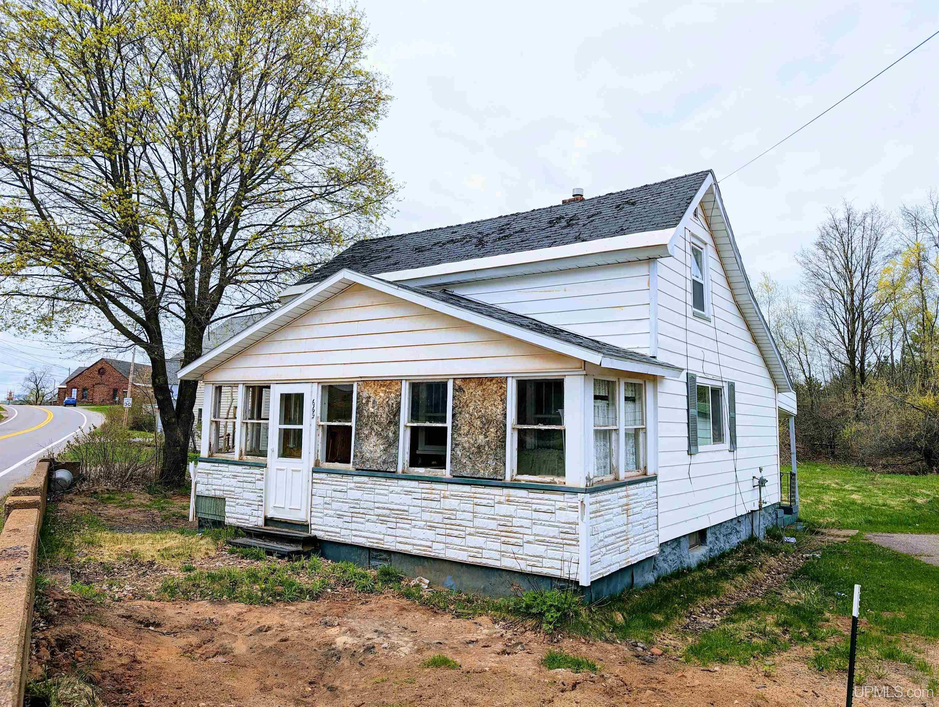 669 East Division Street Ishpeming, MI 49849 - Photo 1 of 6 Gallery Image 1