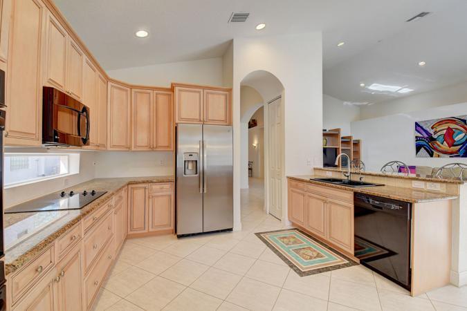 19305 Skyridge Circle Boca Raton, FL 33498 - Photo 9 of 30 14557297_2_800_450