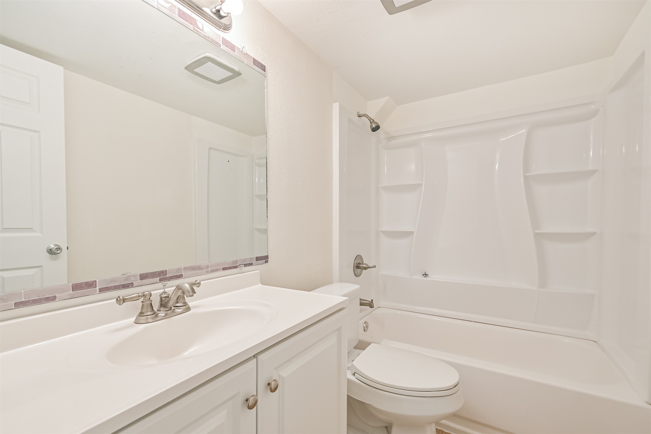 1749 Max Road, Unit 4 Pearland, TX 77581 - Photo 25 of 33 Full bathroom in hall