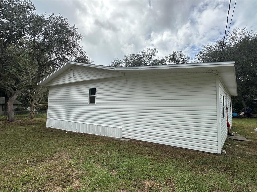17405 Northeast 38th Lane Road Silver Springs, FL 34488 - Photo 6 of 25 a view of a house with a yard