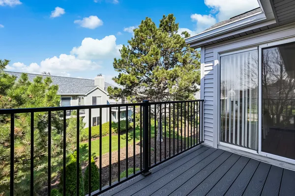 $275,000 | 7000 Barrington Court, Unit 204, Woodridge, IL 60517