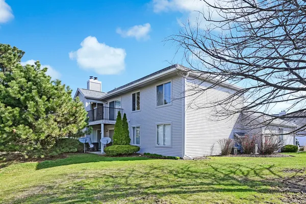 $275,000 | 7000 Barrington Court, Unit 204, Woodridge, IL 60517