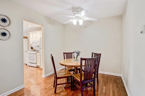$275,000 | 7000 Barrington Court, Unit 204, Woodridge, IL 60517