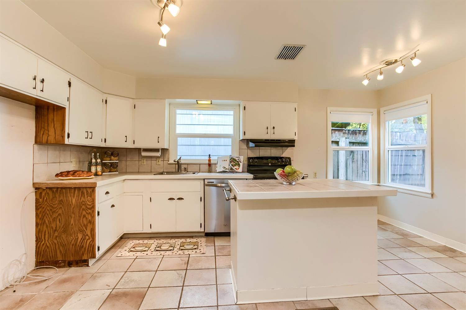 2216 Ruhl Way Medford, OR 97504 - Photo 12 of 32 Additional Photo