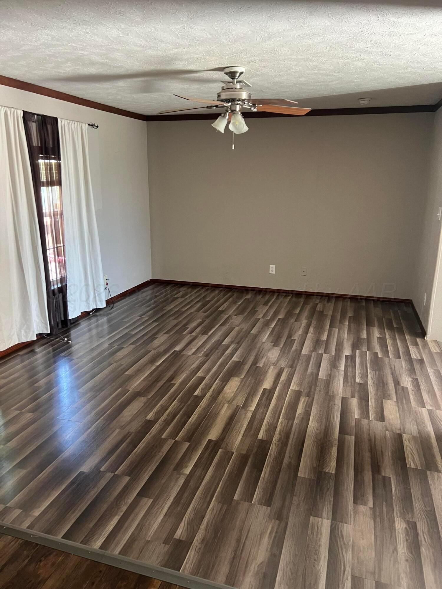 1203 North Main Street Friona, TX 79035 - Photo 6 of 19 Dinning room