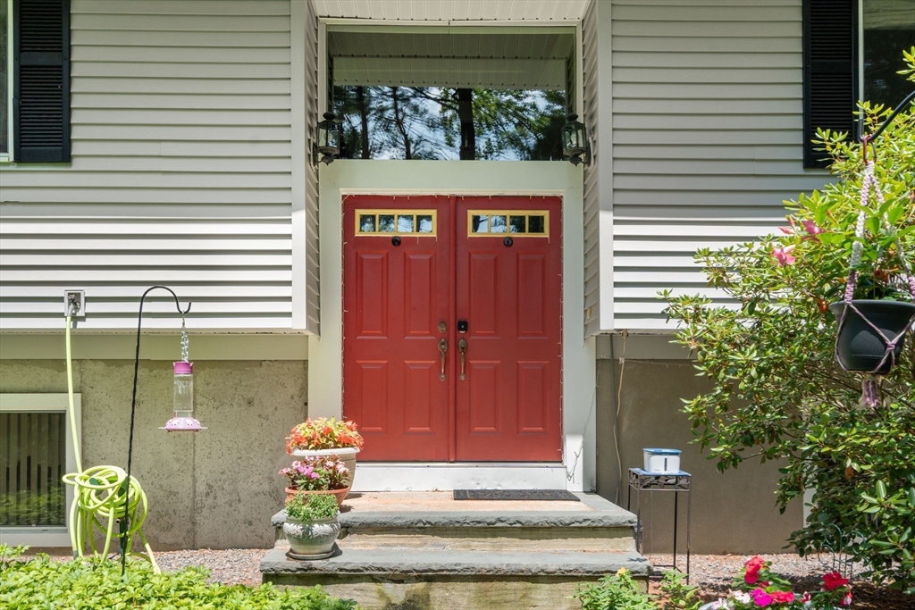 27 Alden Road Wayland, MA 01778 - Photo 3 of 29 Gallery Image 3