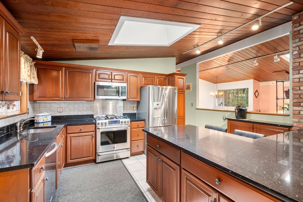 27 Alden Road Wayland, MA 01778 - Photo 9 of 29 Gallery Image 9