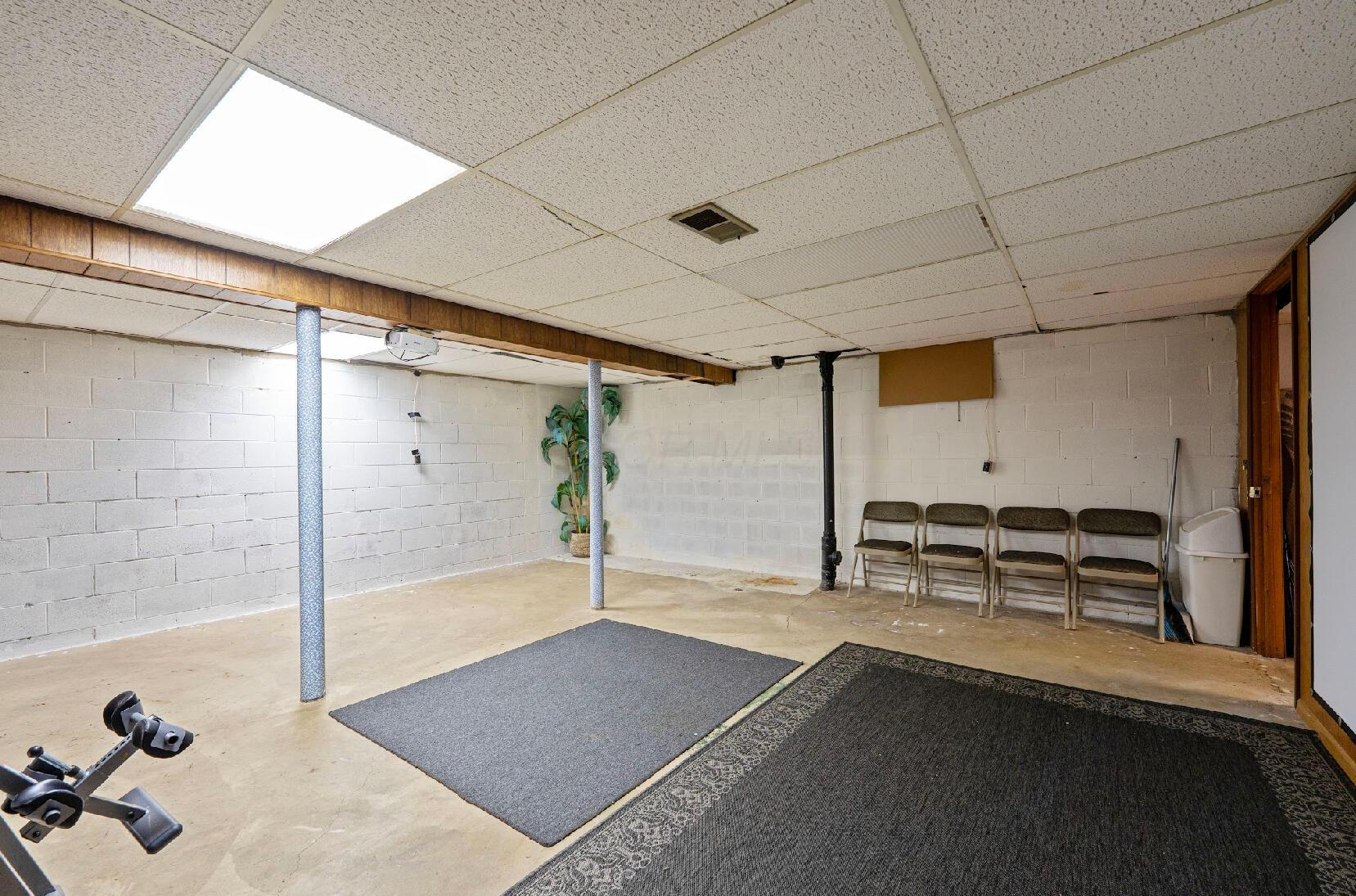300 Stockbridge Road Columbus, OH 43207 - Photo 23 of 40 This is the perfect spot for a future movie theatre room.