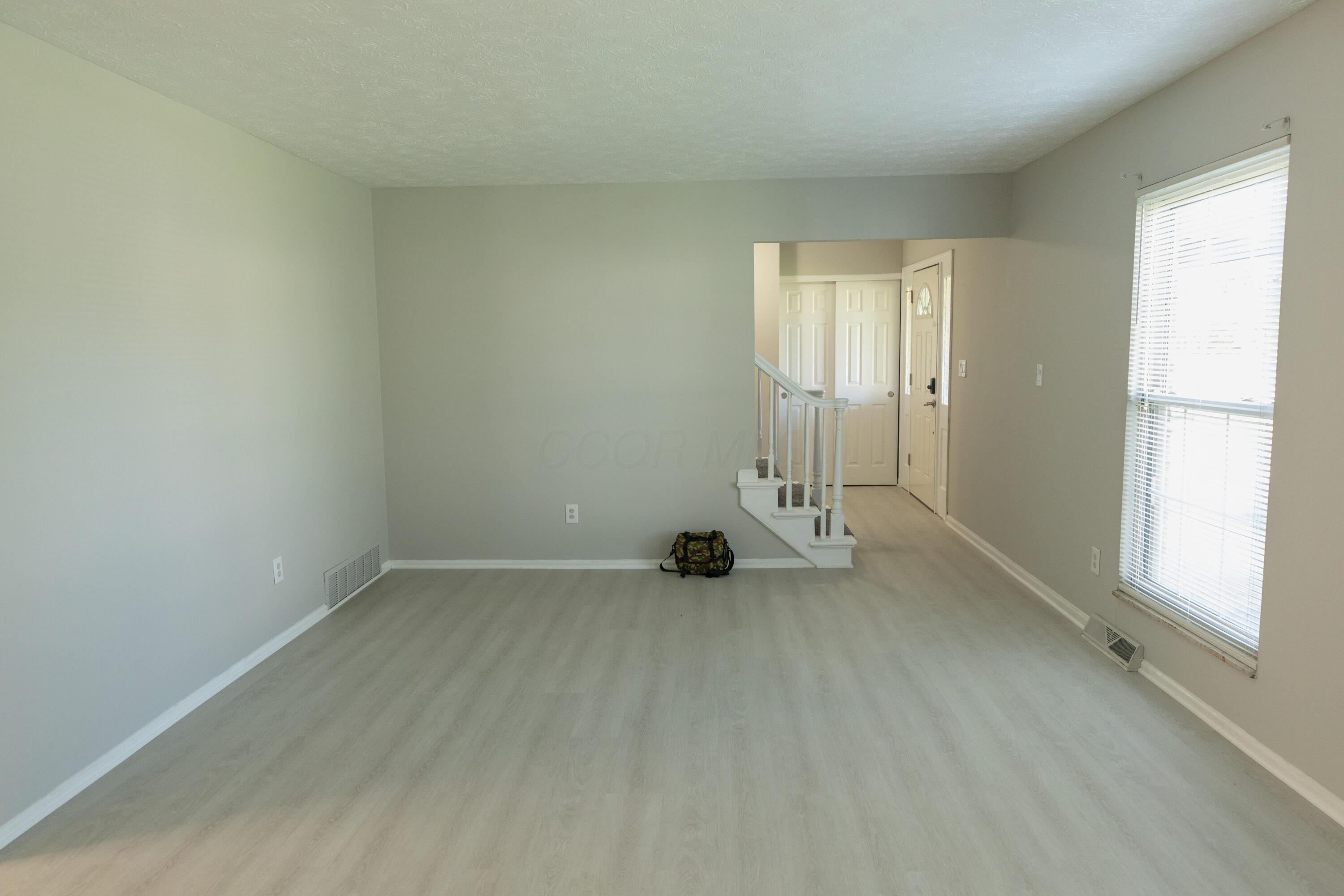 2114 Baldwin Road Reynoldsburg, OH 43068 - Photo 9 of 34 Living Room