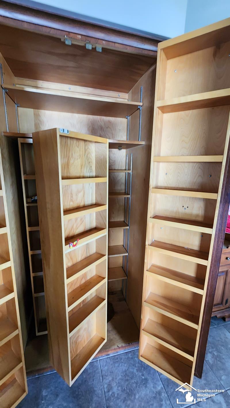 4872 East Dunbar Road Monroe, MI 48161 - Photo 8 of 41 50142805-bcff761c-8293-4d65-a35d-30cfea63e03f.JPG