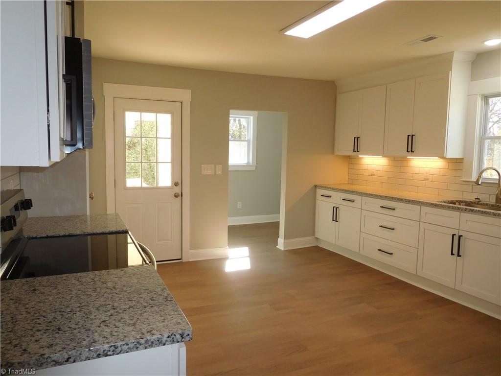 SERIOUSLY LARGE ALL NEW KITCHEN!
